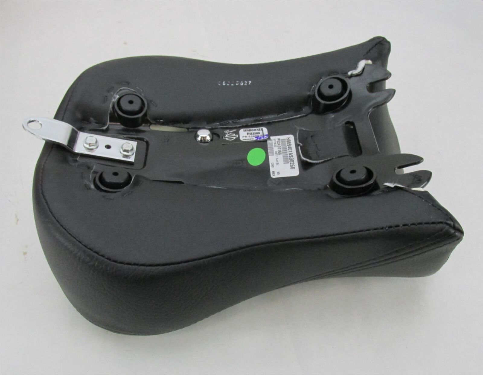 Harley-Davidson Genuine NOS Sundowner Black Passenger Seat FLHC FLHCS 52400168