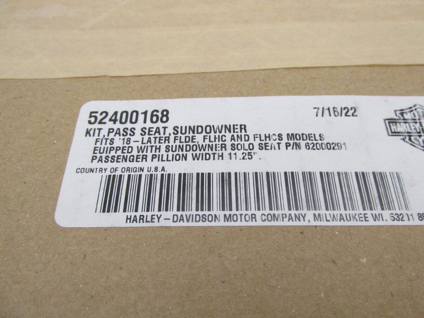 Harley-Davidson Genuine NOS Sundowner Black Passenger Seat FLHC FLHCS 52400168