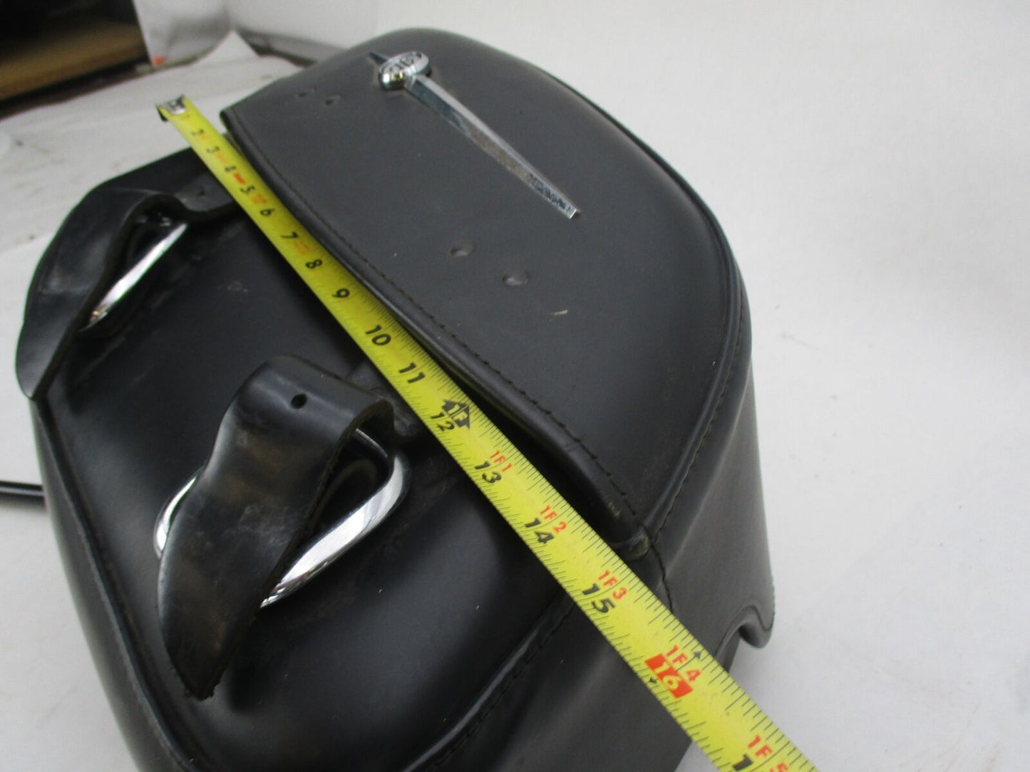 Harley Davidson Genuine 00-06 Softail Fatboy Saddlebag with Bracket 90452-04