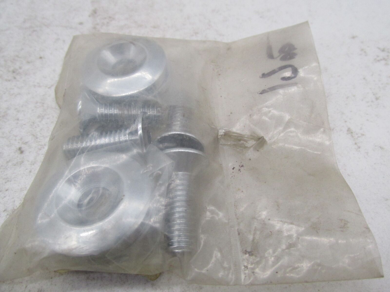 Harley Davidson 1991 - Up Softail Flatside Tank Custom Bolt Kit 25590