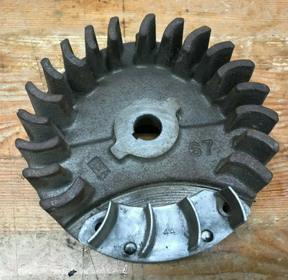 Briggs & Stratton Cast Iron Engine Flywheel Magneto N5A 67 large fins Nice