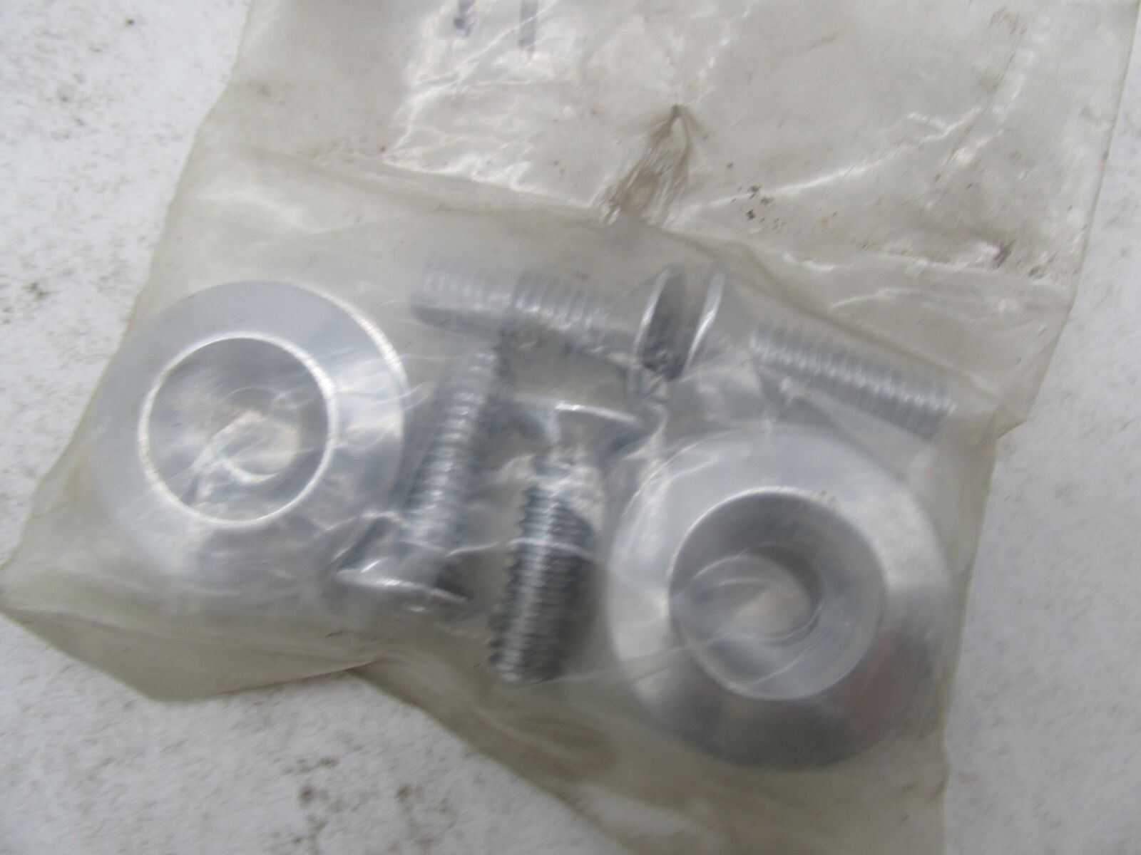 Harley Davidson 1991 - Up Softail Flatside Tank Custom Bolt Kit 25590