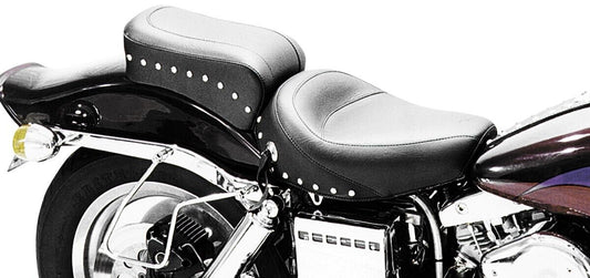 Mustang One-Piece Studded Seat 75302