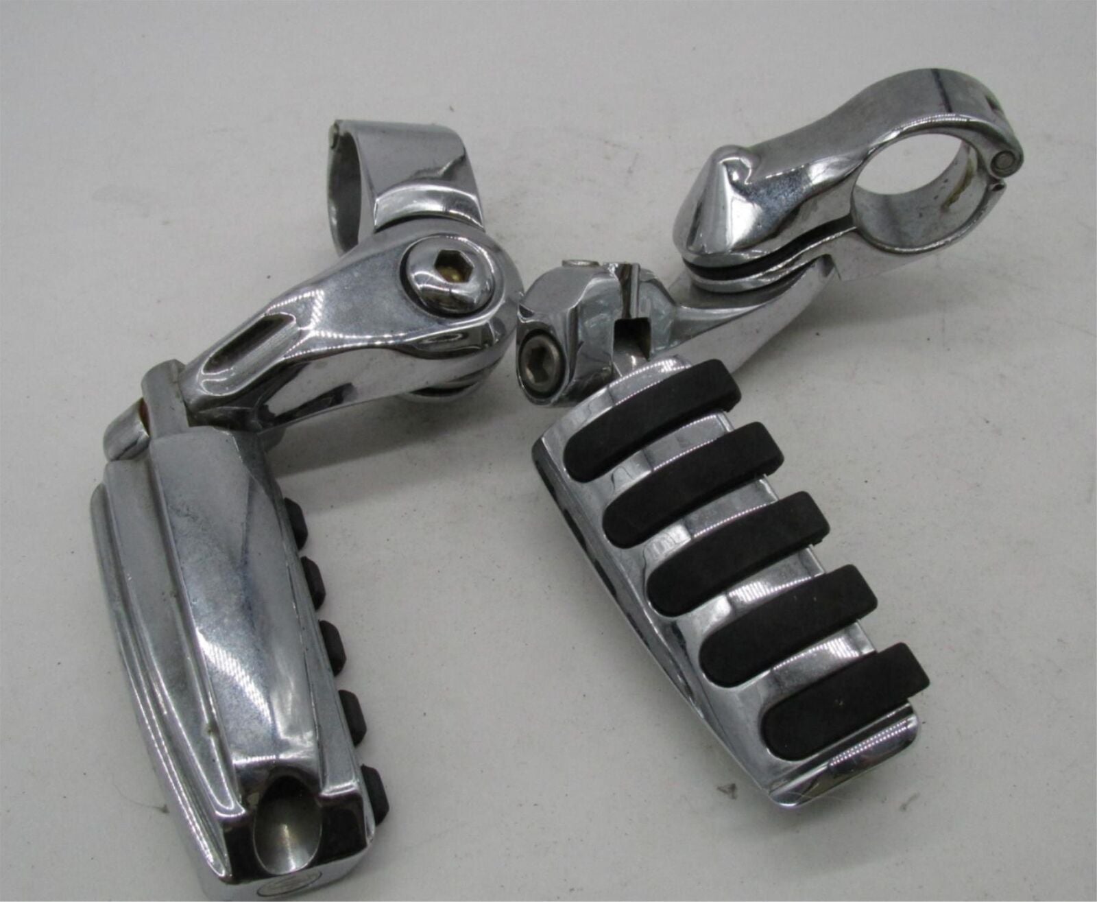 Set of Harley-Davidson Genuine Highway Pegs with Crash Bar Clamp Brackets