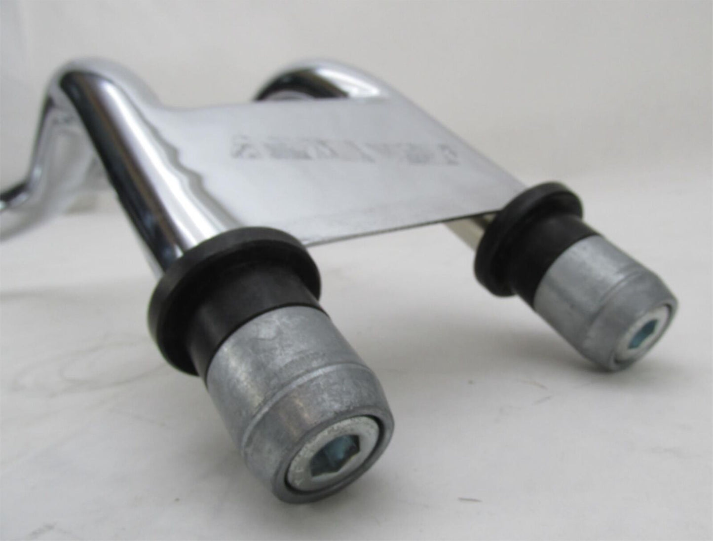 Harley Genuine NOS Softail Dyna Swingback Pullback Handlebars T-Bars 56039-03A