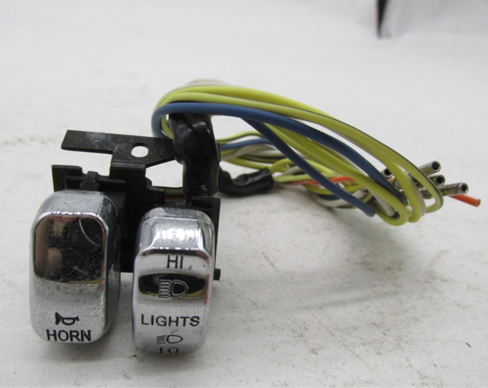 Harley Davidson 2004 Road King Horn/ Dimmer Handlebar Switch Assembly