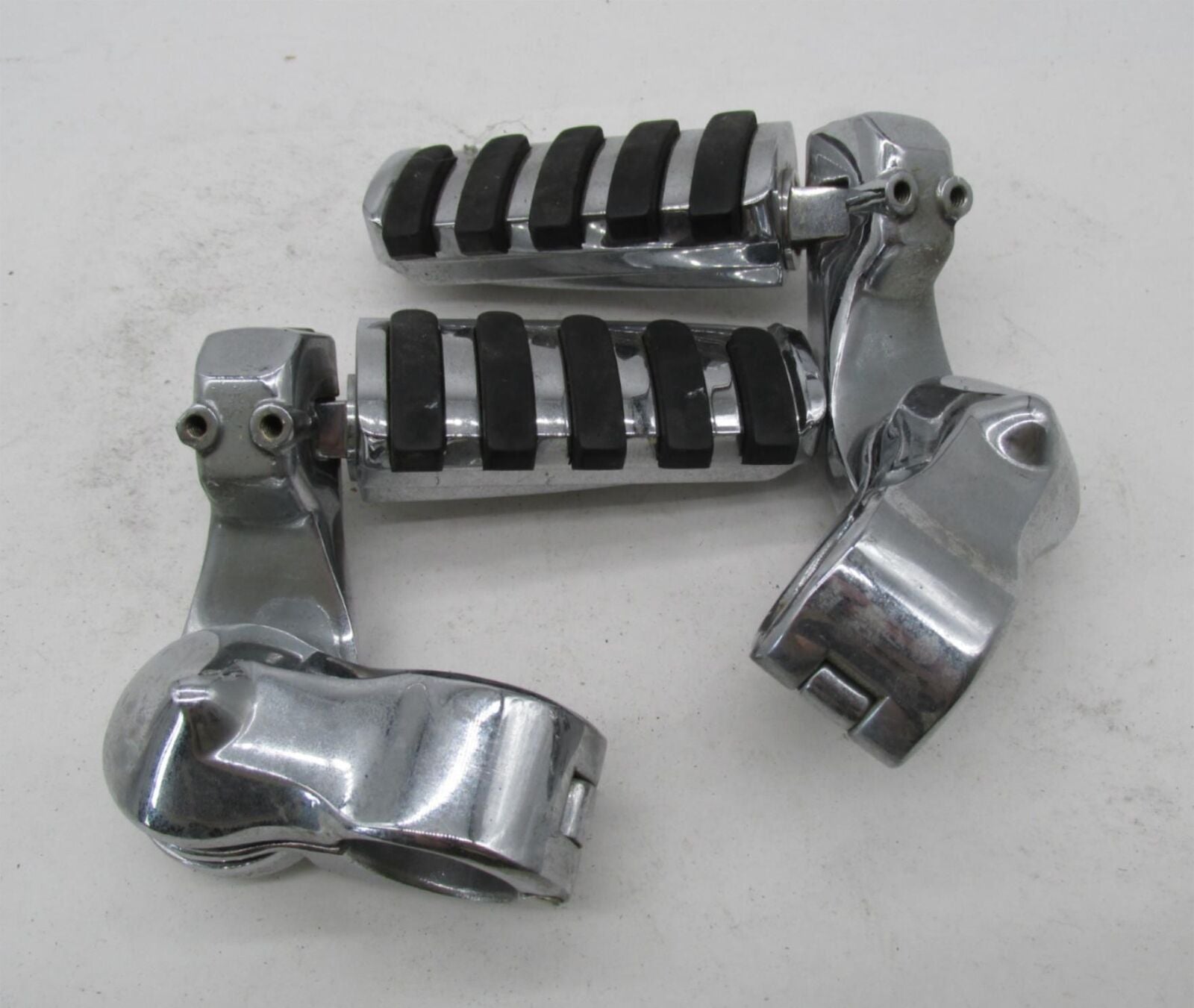 Set of Harley-Davidson Genuine Highway Pegs with Crash Bar Clamp Brackets