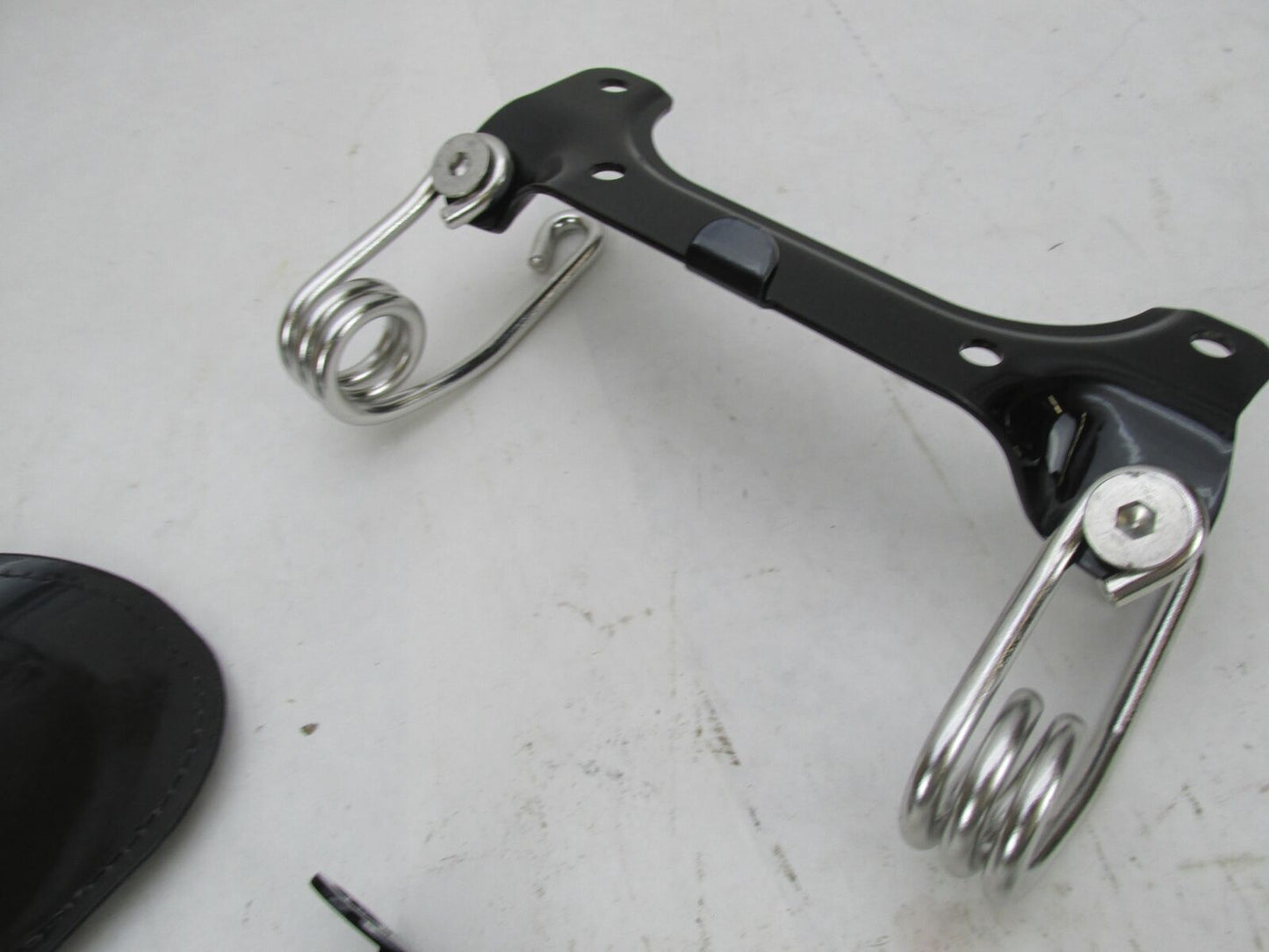 Harley Davidson Genuine NOS Dyna Spring Solo Saddle Seat Mounting Kit 54075-10
