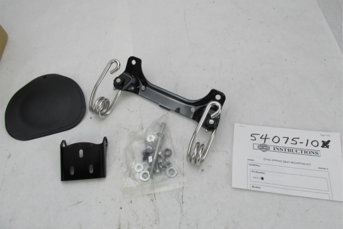 Harley Davidson Genuine NOS Dyna Spring Solo Saddle Seat Mounting Kit 54075-10