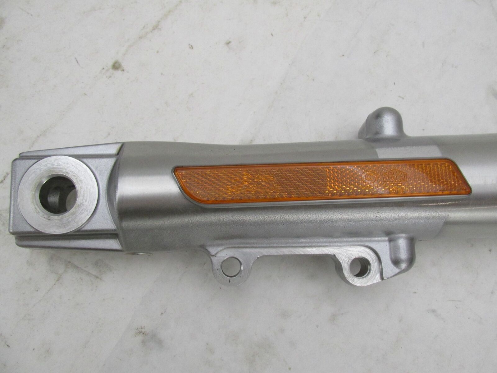 Harley Davidson Genuine Stock Showa Lower Fork Slider 46495-09 G5B3-10-L