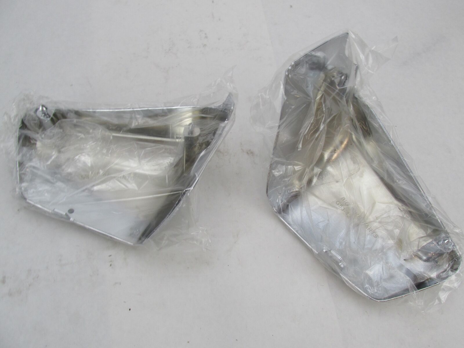 Show Chrome Honda VT750 Shadow Aero Fairing Side Covers 53-427