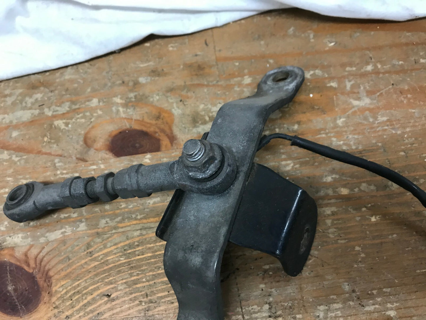 1995-1998 Harley Davidson FLH Touring BRACKET ENGINE MOUNTING STABLIZE