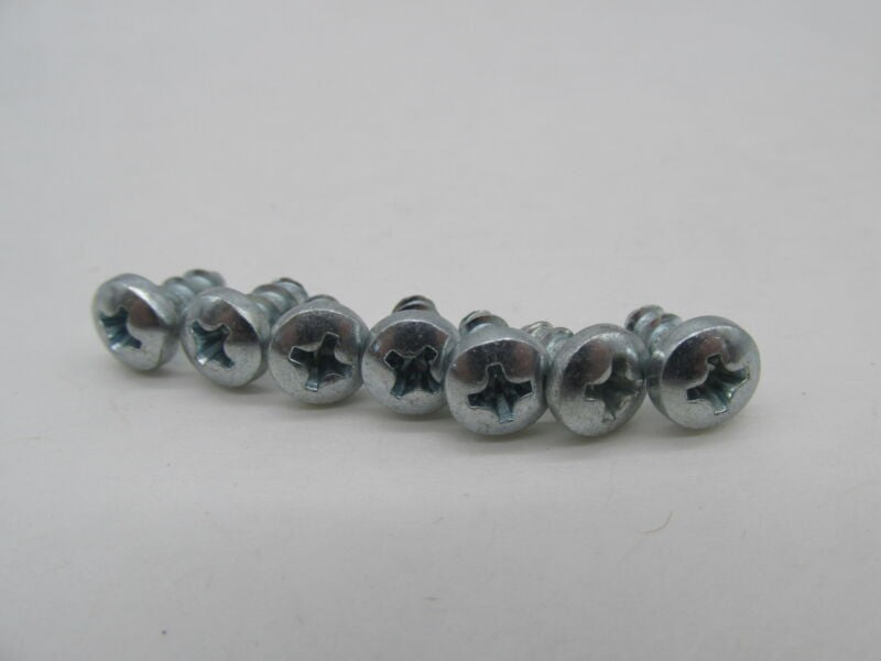 Lot of 7 Harley Davidson Genuine NOS Button Head Cap Screws 2462