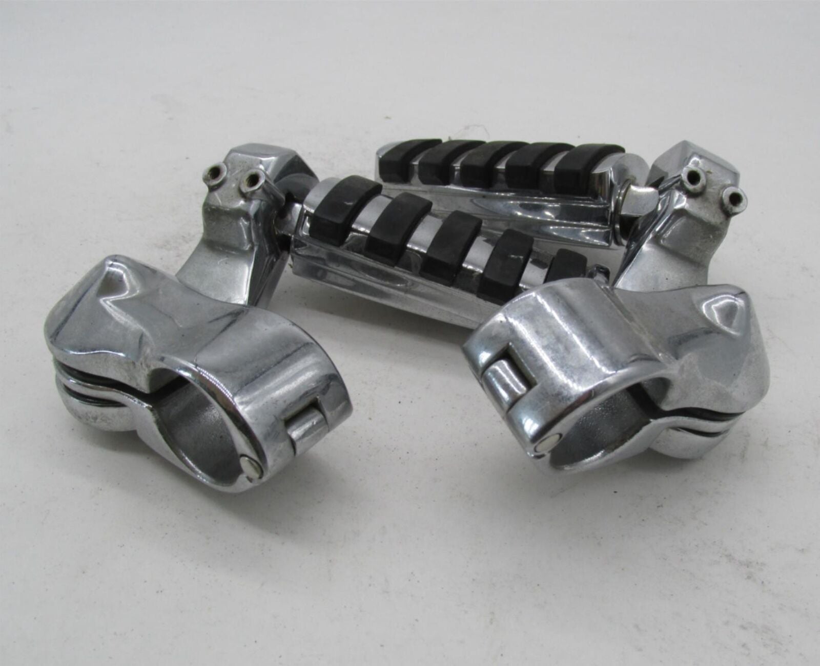 Set of Harley-Davidson Genuine Highway Pegs with Crash Bar Clamp Brackets
