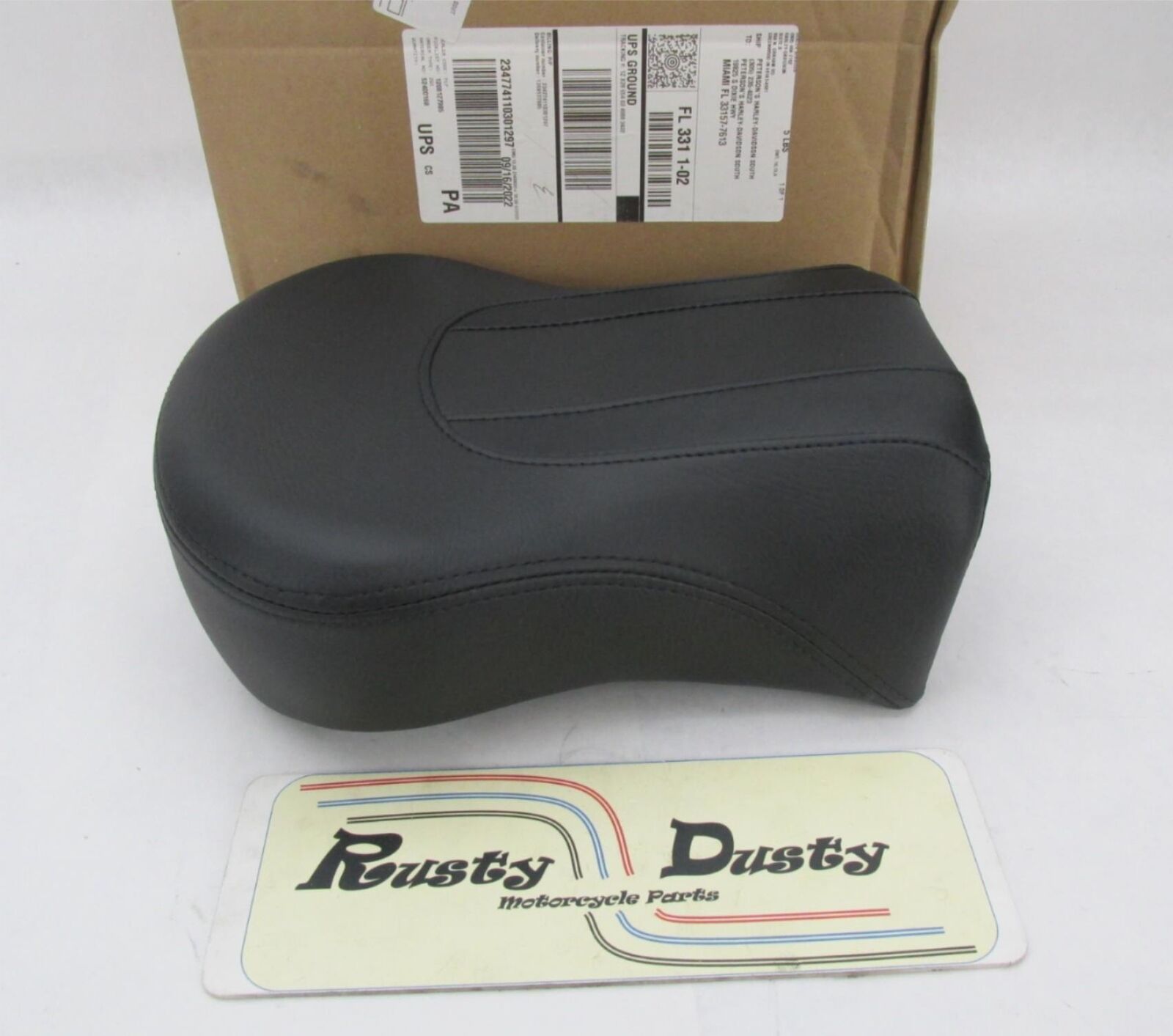 Harley-Davidson Genuine NOS Sundowner Black Passenger Seat FLHC FLHCS 52400168