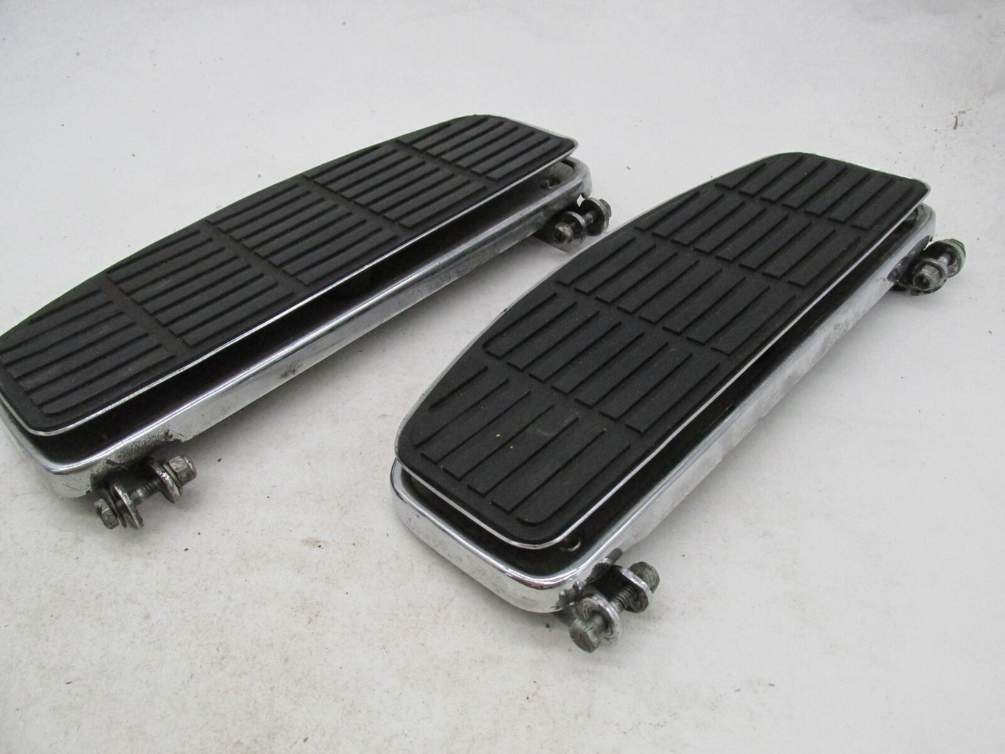 Pair of Harley-Davidson Genuine Driver Floorboards Base Plates and Rubber Pads