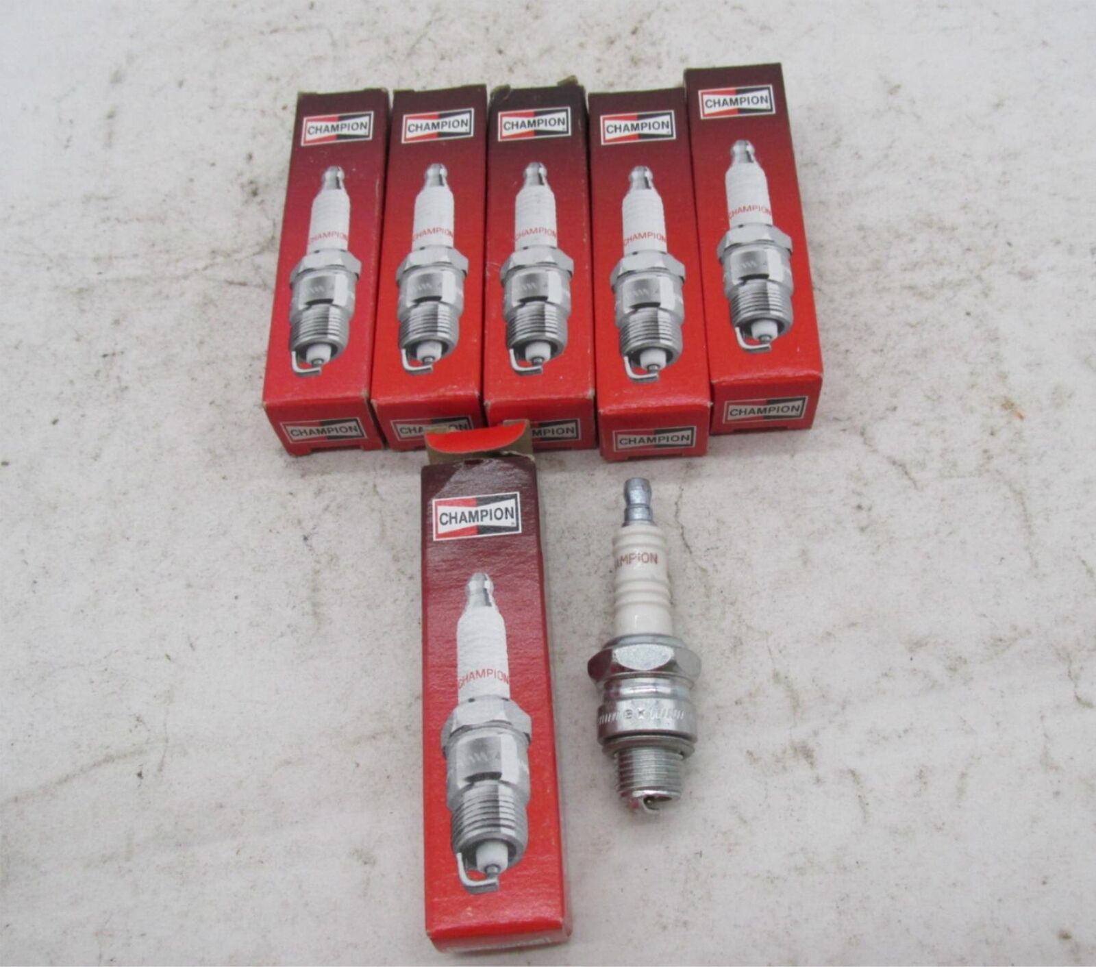 Lot of 6 Champion Motorcycle Spark Plugs 538 RH8C