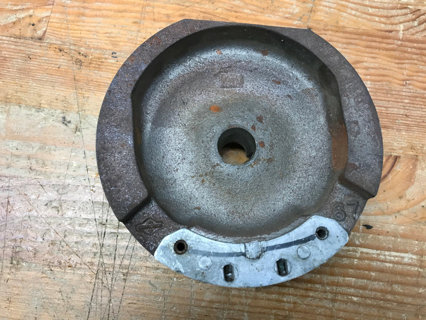Briggs & Stratton Cast Iron Engine Flywheel Magneto N5A 67 large fins Nice