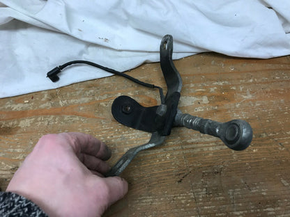 1995-1998 Harley Davidson FLH Touring BRACKET ENGINE MOUNTING STABLIZE