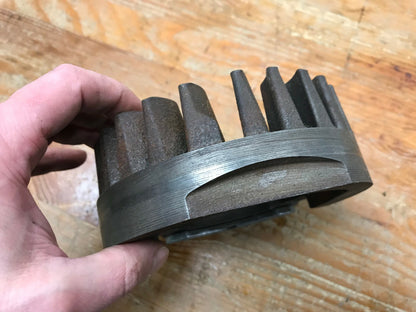 Briggs & Stratton Cast Iron Engine Flywheel Magneto N5A 67 large fins Nice