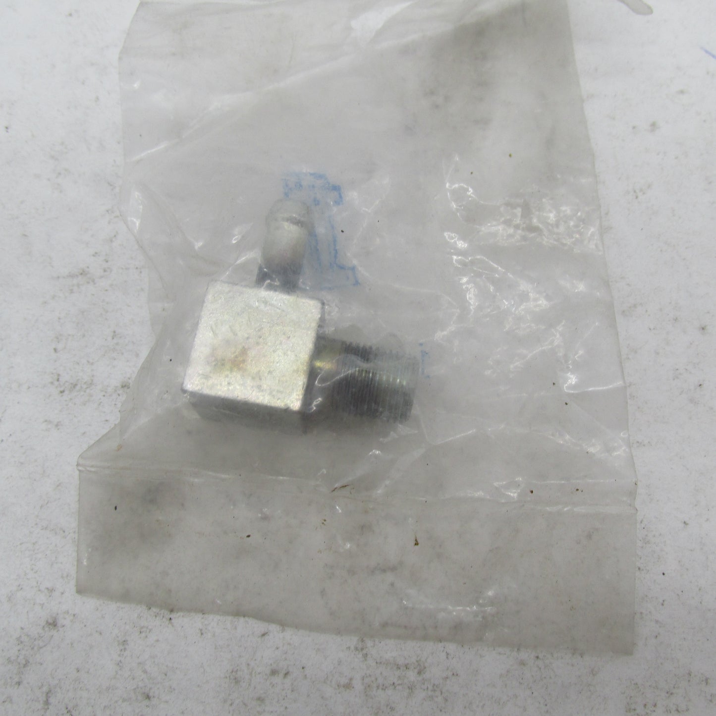 Harley Davidson Genuine NOS Base Elbow Oil Fitting Cylinder 16303-81