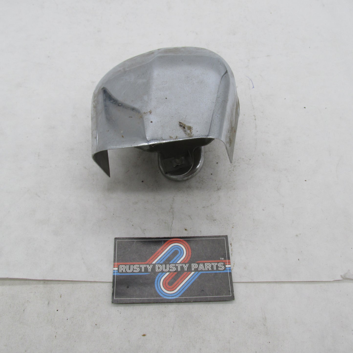 Harley Davidson OEM NOS Horn Cover Bracket Assembly Sftail DYNA Tourin