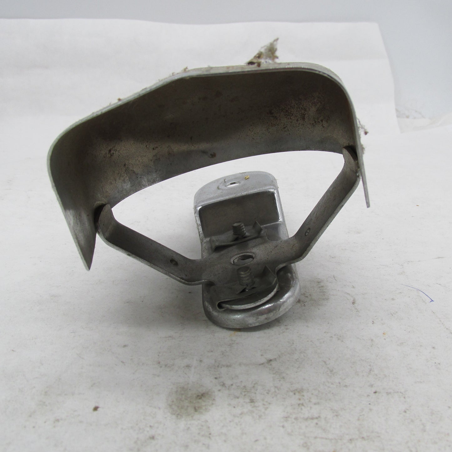 Harley Davidson OEM NOS Horn Cover Bracket Assembly Sftail DYNA Tourin