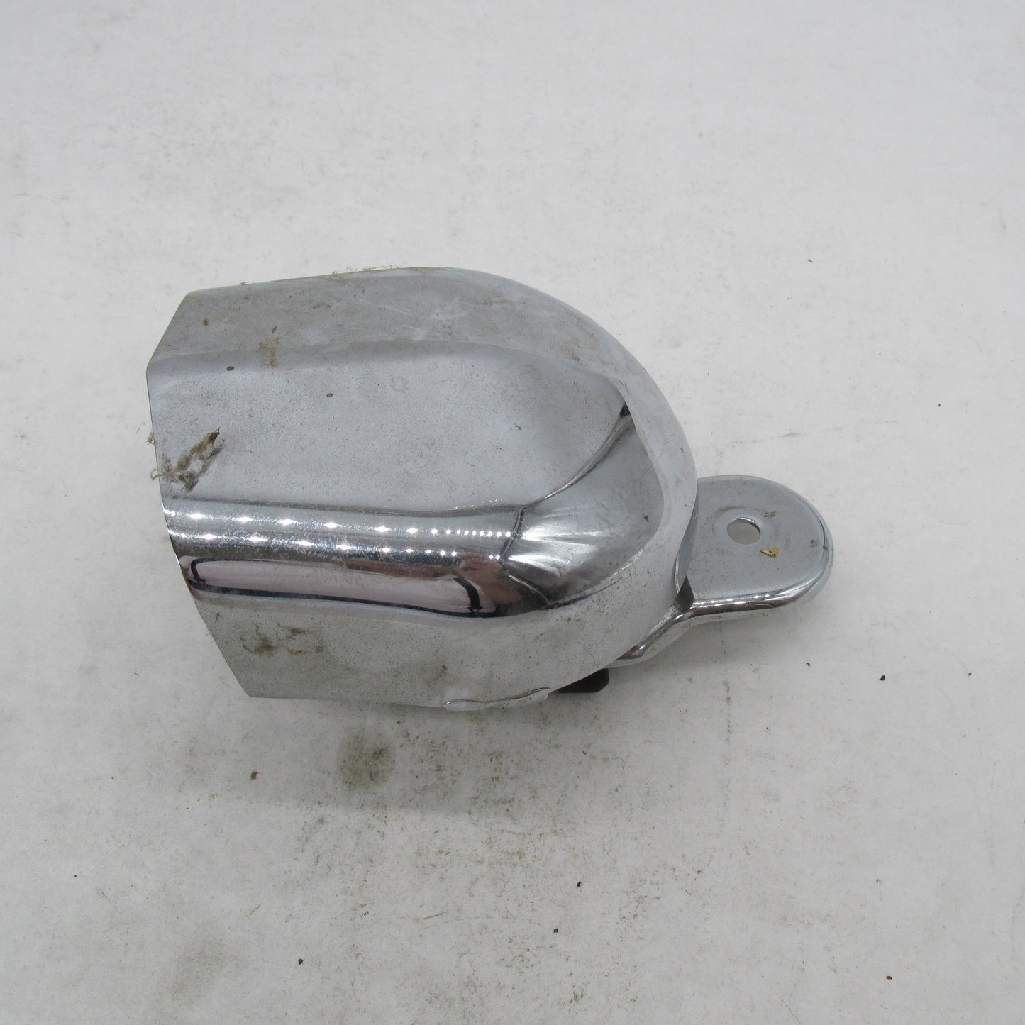 Harley Davidson OEM NOS Horn Cover Bracket Assembly Sftail DYNA Tourin