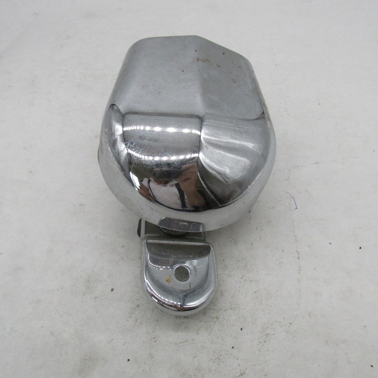 Harley Davidson OEM NOS Horn Cover Bracket Assembly Sftail DYNA Tourin