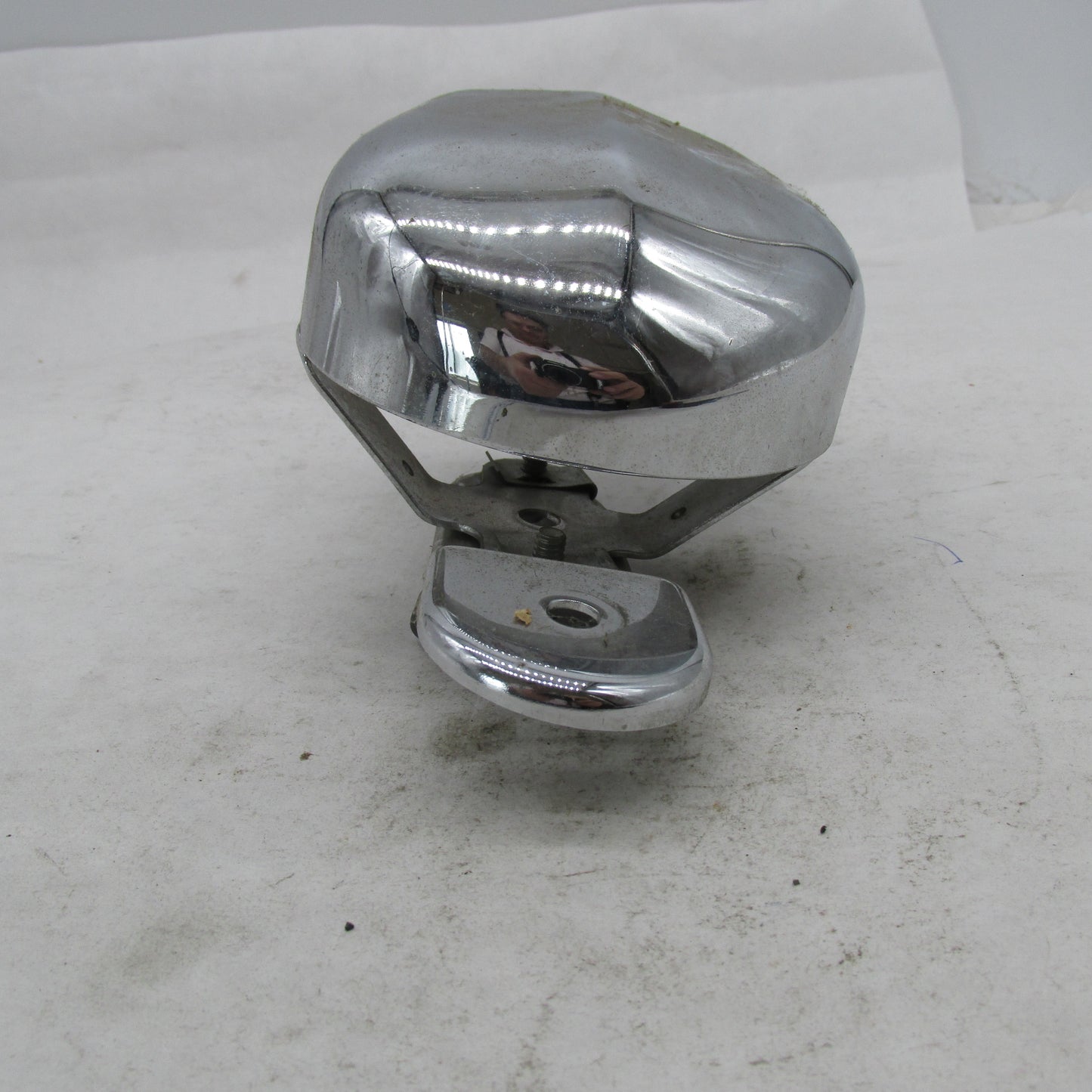 Harley Davidson OEM NOS Horn Cover Bracket Assembly Sftail DYNA Tourin