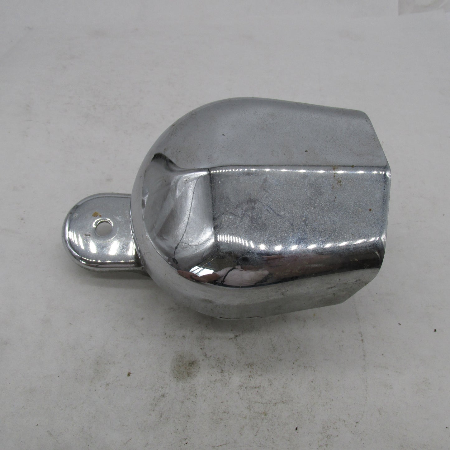 Harley Davidson OEM NOS Horn Cover Bracket Assembly Sftail DYNA Tourin
