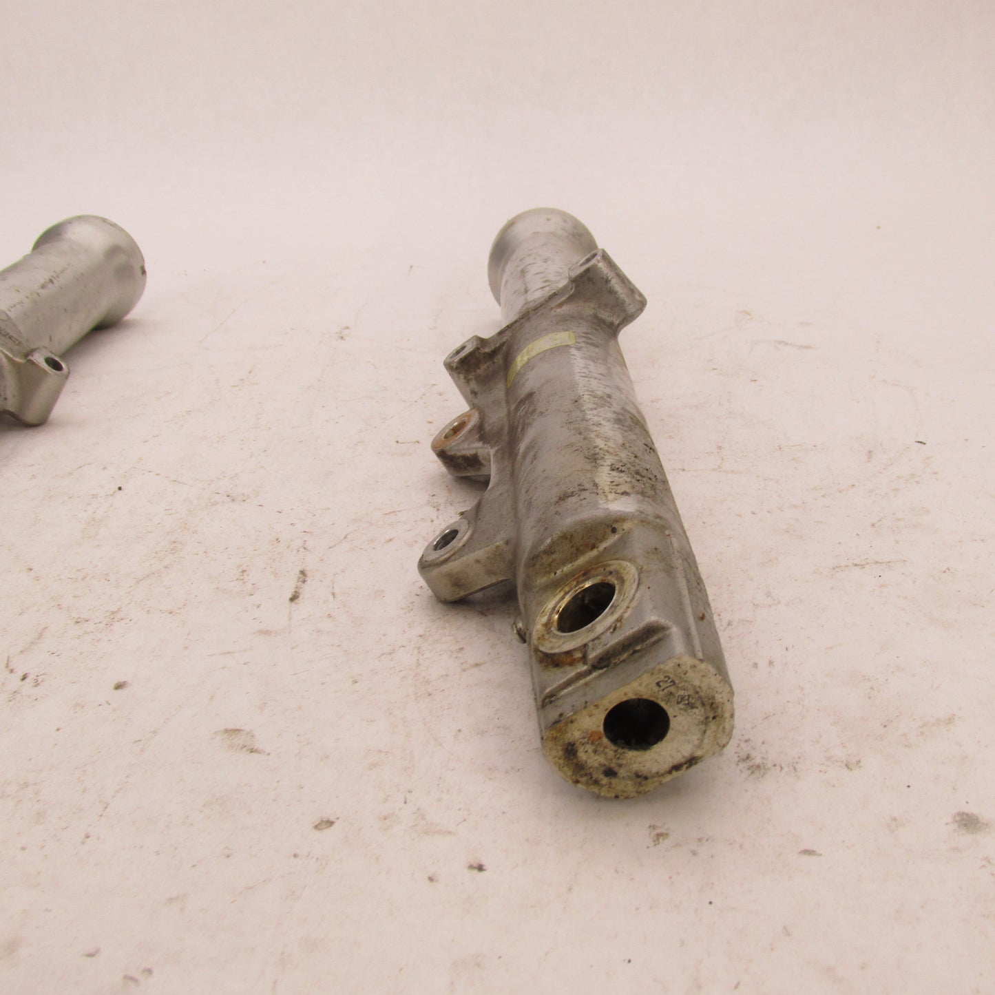 Pair of Harley Davidson OEM 39mm Front Fork Slider Legs 45900-88 45901