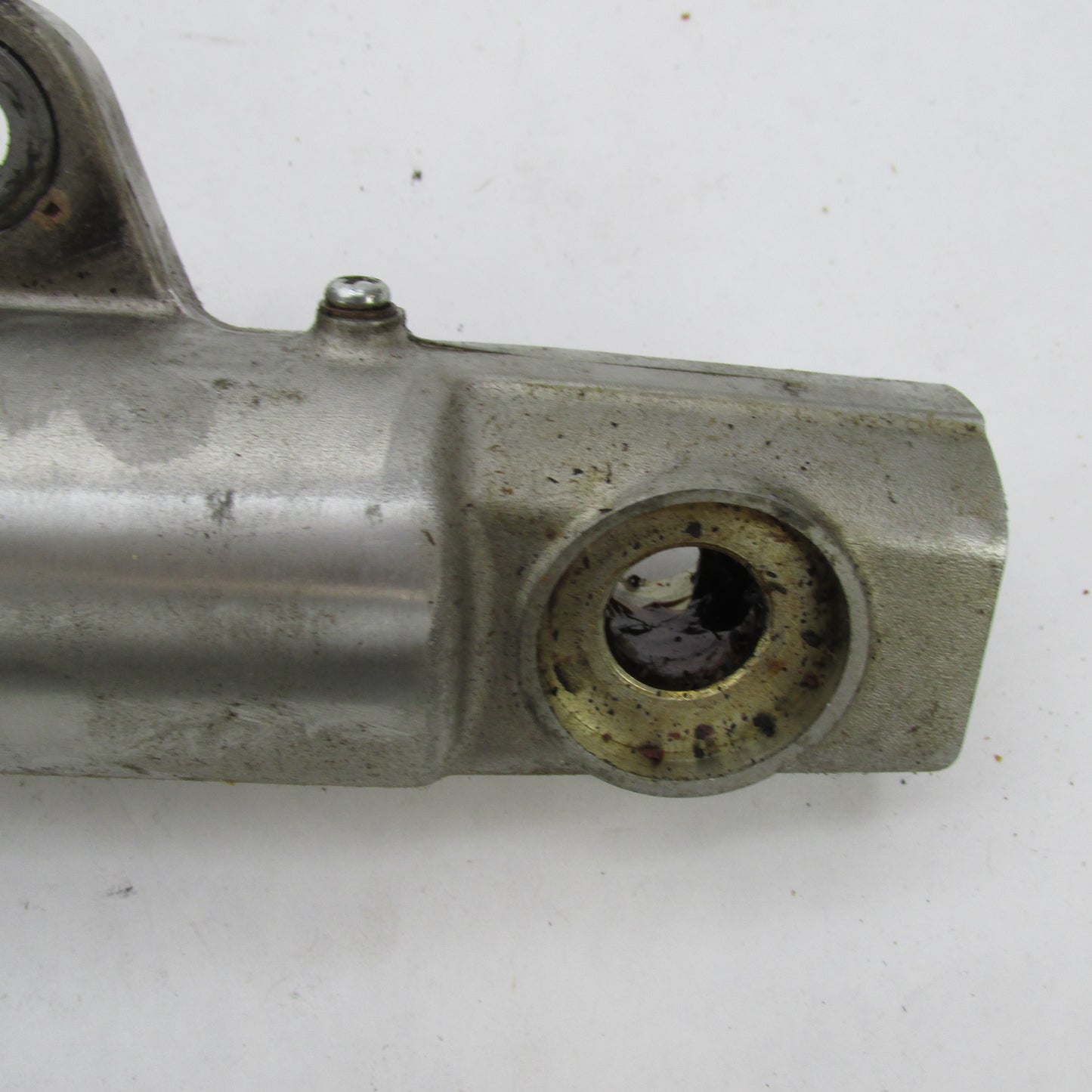 Pair of Harley Davidson OEM 39mm Front Fork Slider Legs 45900-88 45901