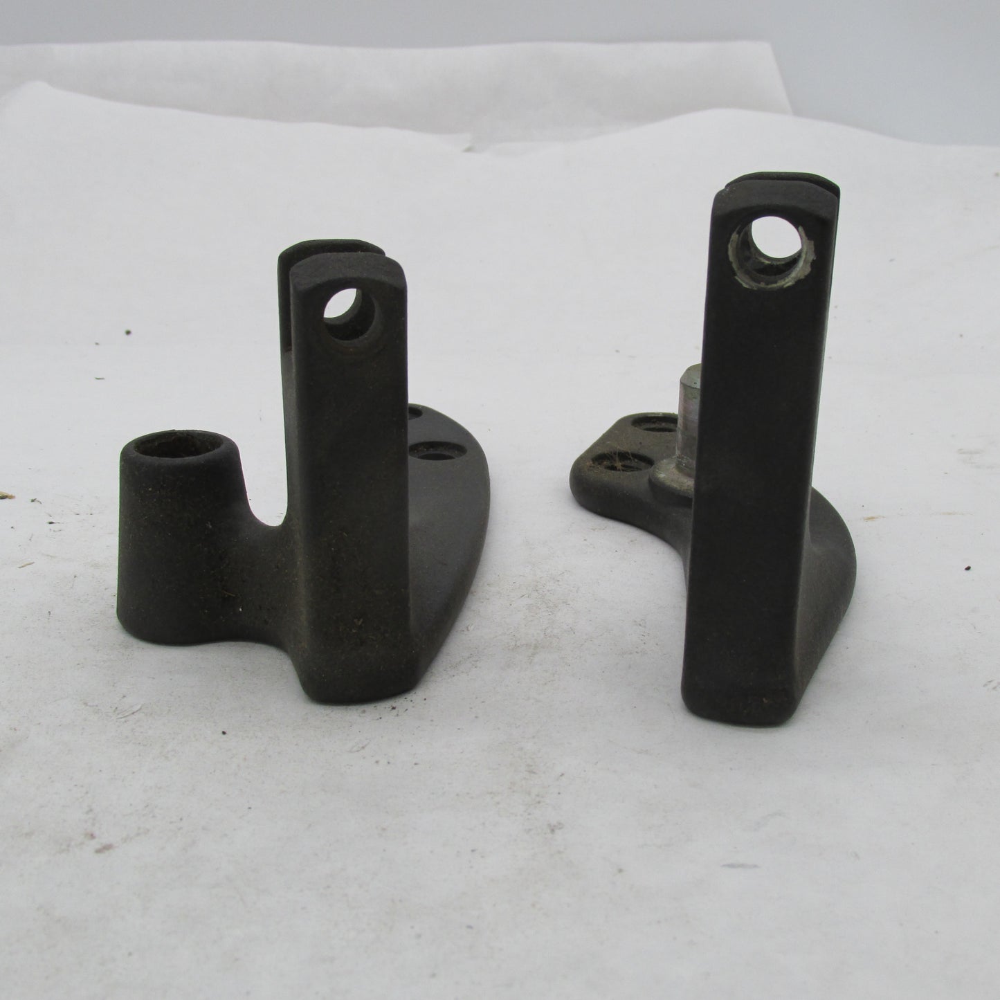 Pair of Harley Davidson OEM Stock Dyna Footrest Brackets 42481-92 3369
