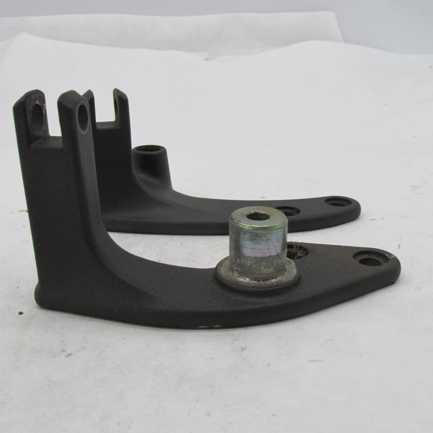 Pair of Harley Davidson OEM Stock Dyna Footrest Brackets 42481-92 3369