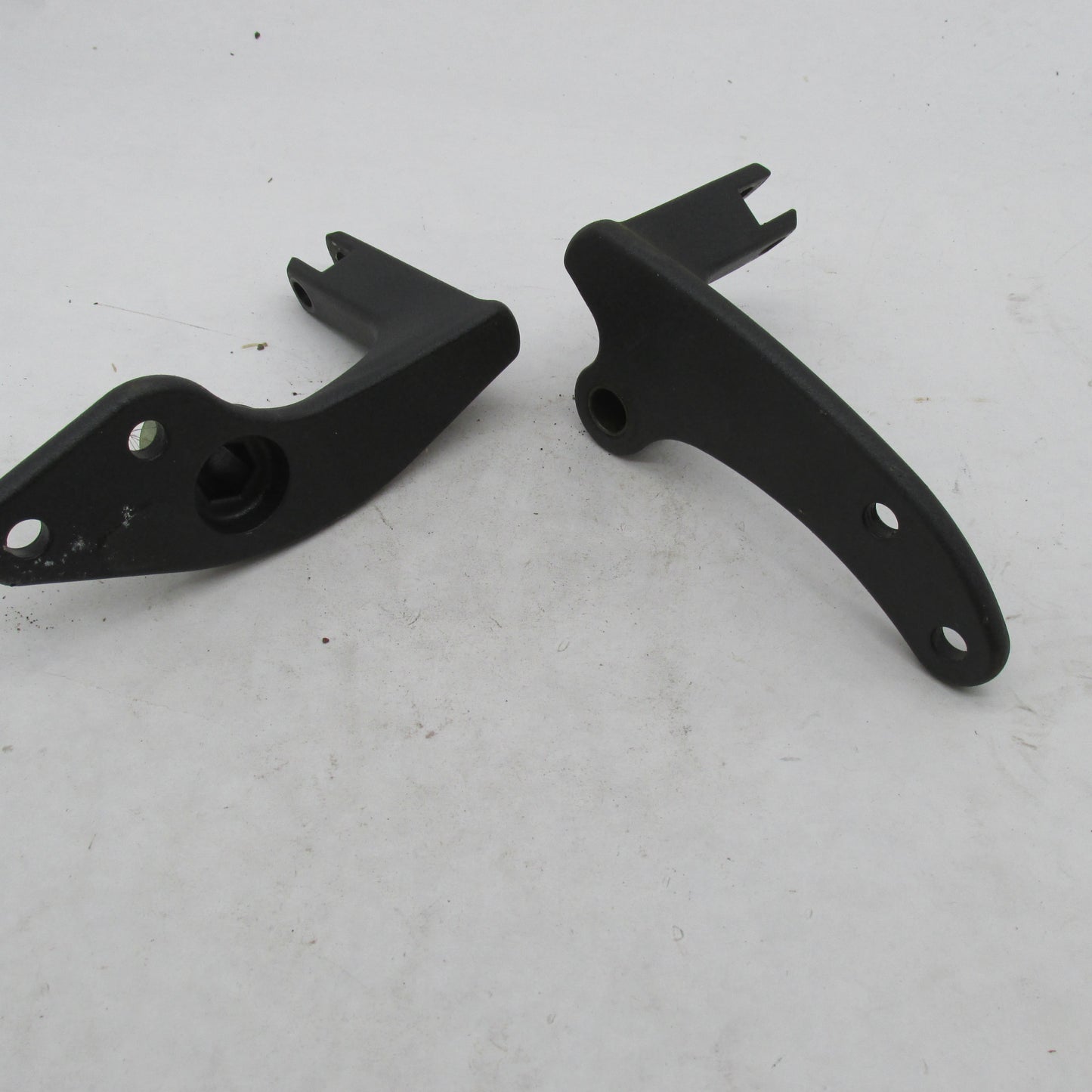 Pair of Harley Davidson OEM Stock Dyna Footrest Brackets 42481-92 3369