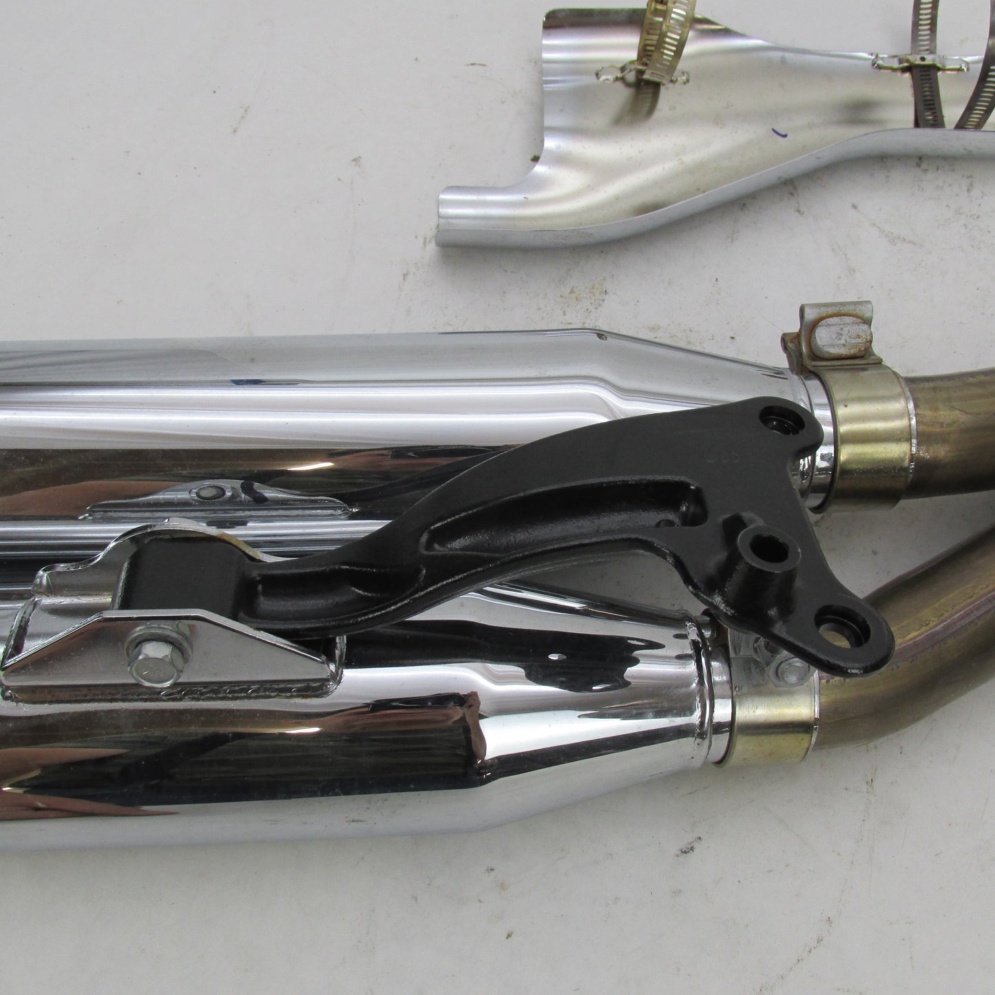 Harley Davidson OEM DYNA FXDF Fat Bob Stock Exhaust System 64705-08B 6