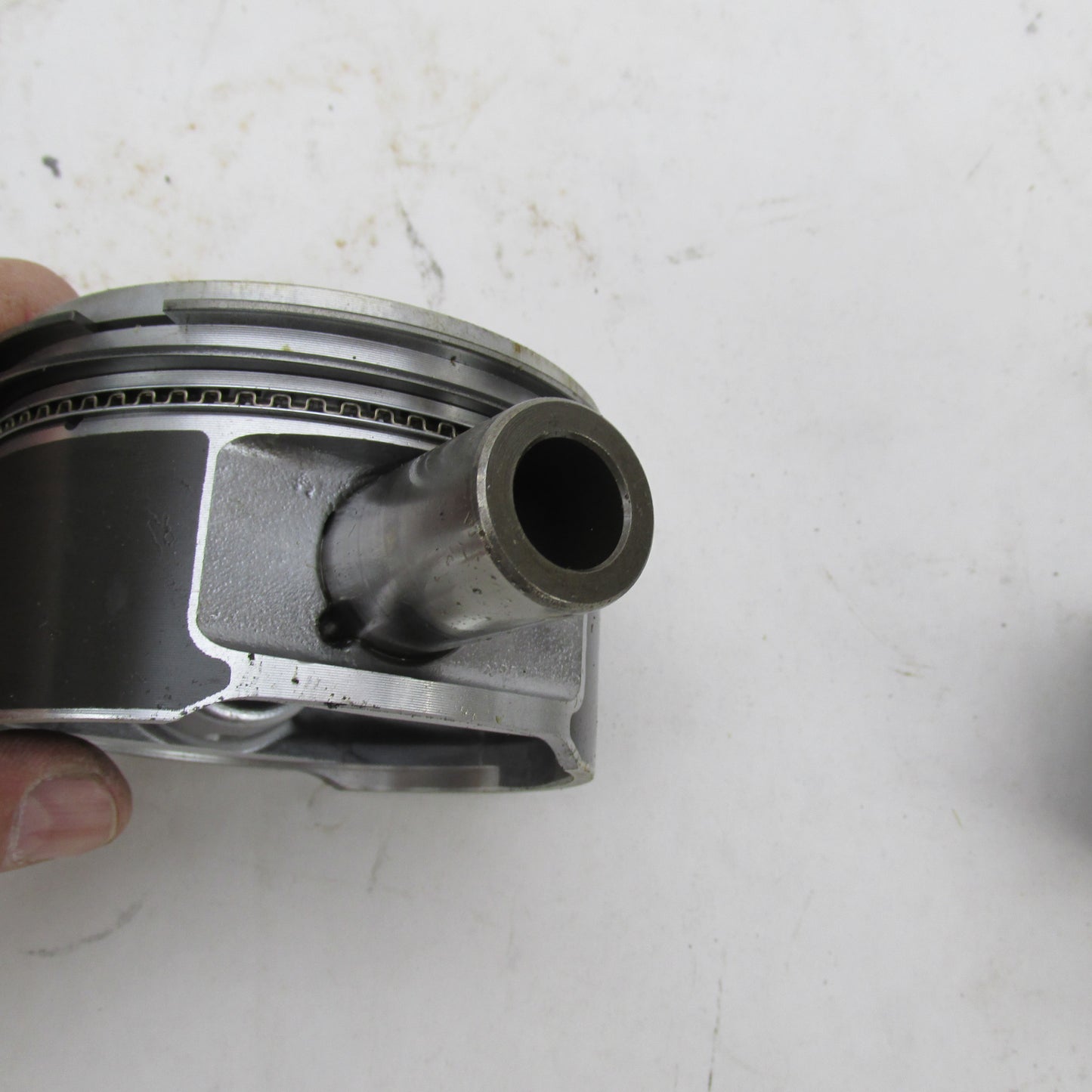 Pair of Harley OEM Stock 99-06 Twin Cam 88 Pistons w/ Wrist Pins 22095