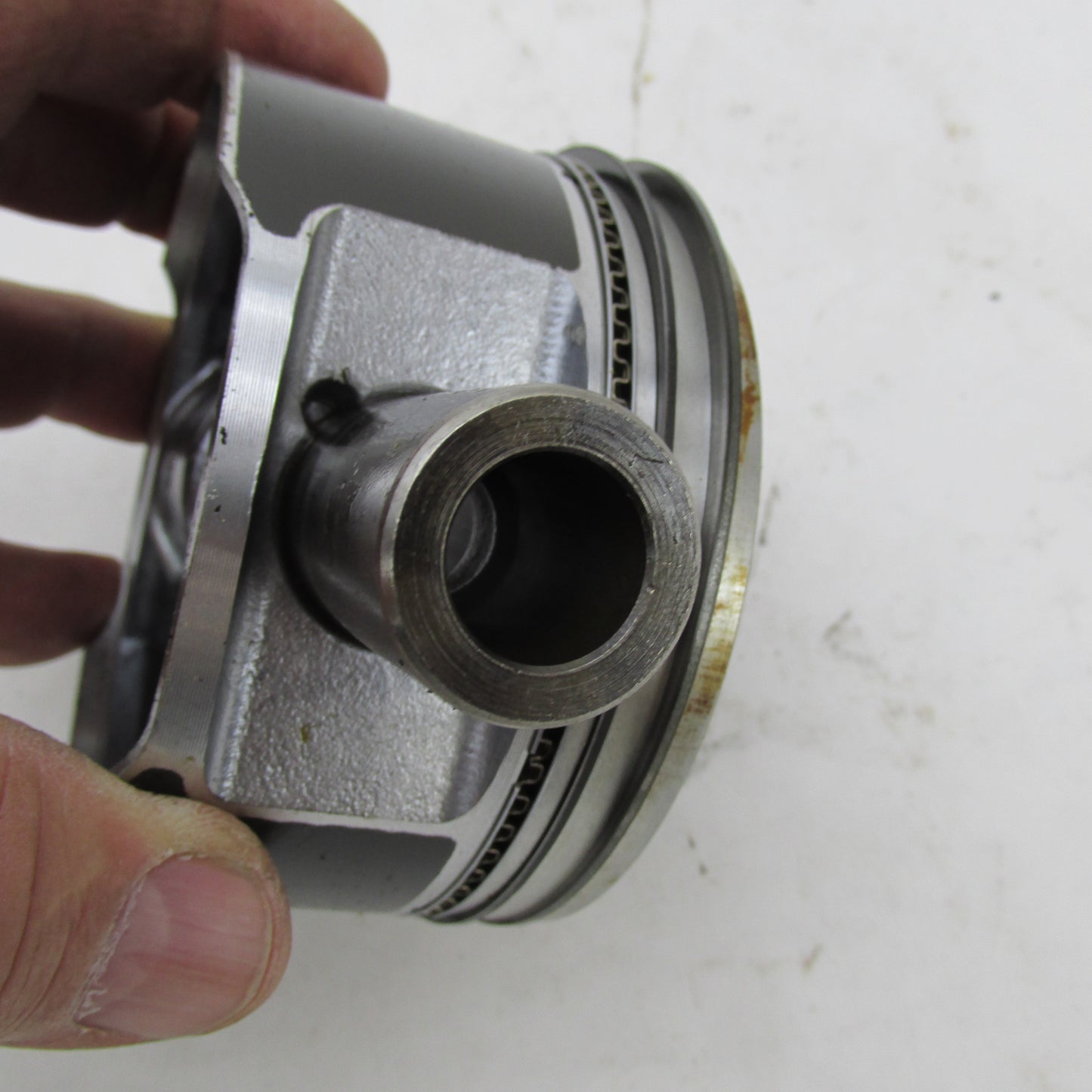 Pair of Harley OEM Stock 99-06 Twin Cam 88 Pistons w/ Wrist Pins 22095