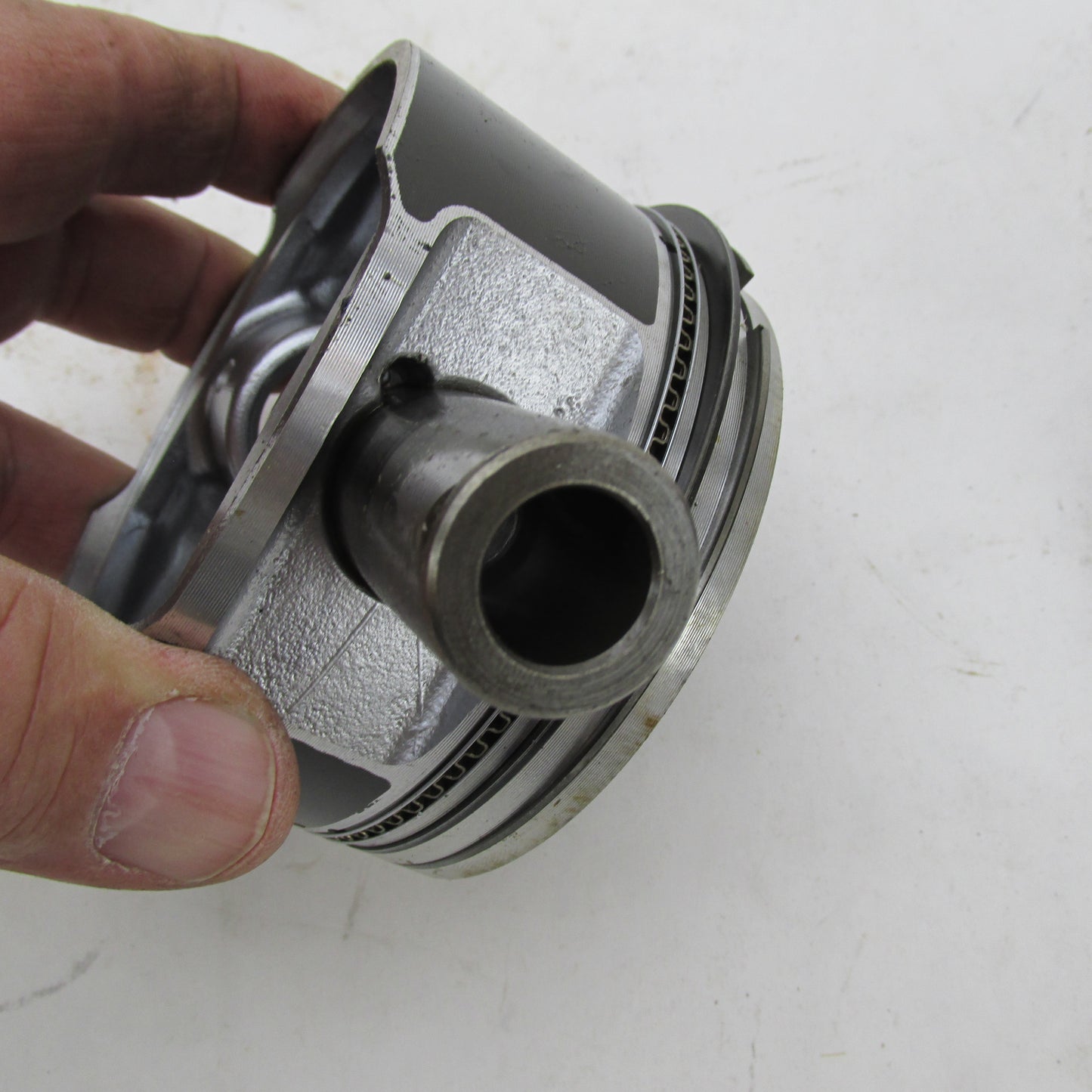 Pair of Harley OEM Stock 99-06 Twin Cam 88 Pistons w/ Wrist Pins 22095