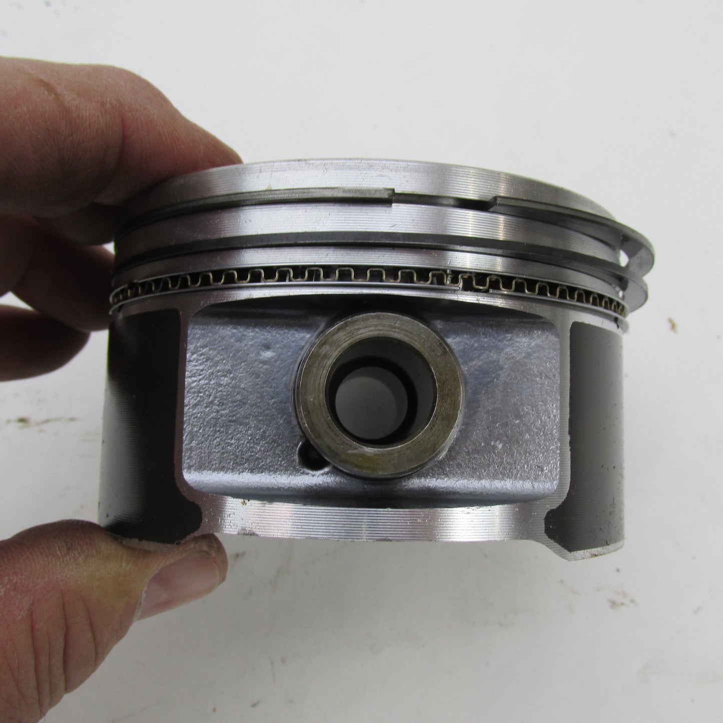 Pair of Harley-Davidson OEM Stock 99-06 Twin Cam 88 Pistons STD Bore 2