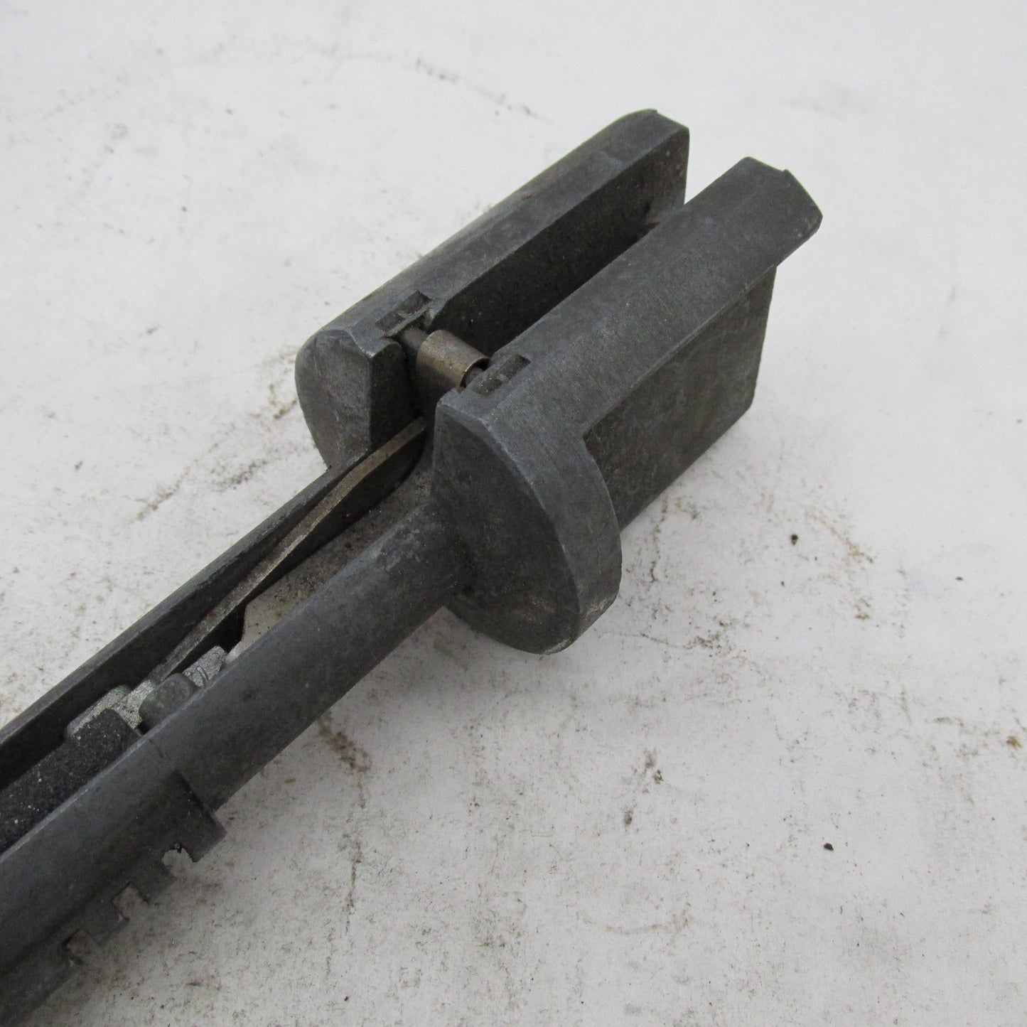 Vintage Sunnen .900" Keyway Honing Mandrel Body w/ Pivoting Metal Guid