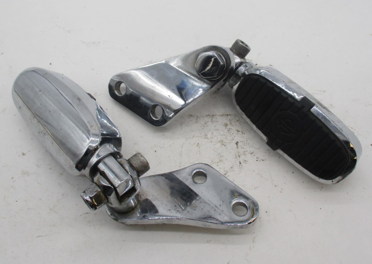 Harley Davidson Chrome Passenger Footpegs & Mounting Brackets
