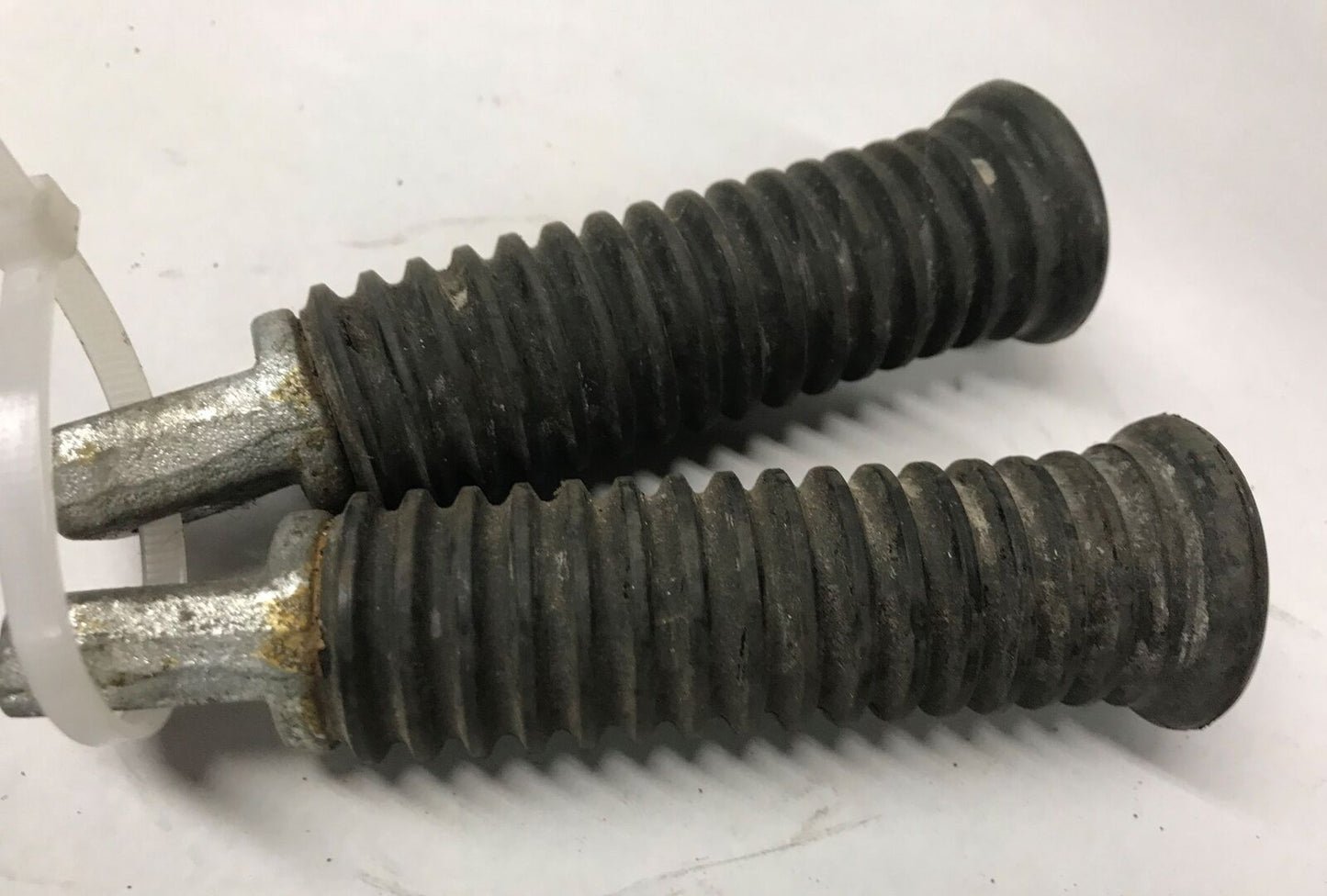 GENUINE HARLEY-DAVIDSON STOCK RIDER PASSENGER FOOT PEGS