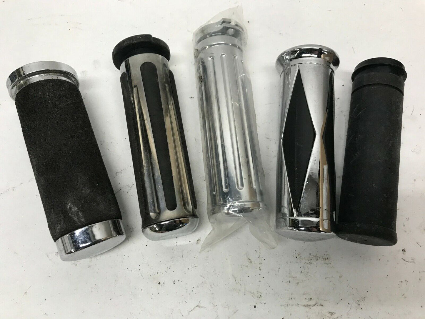 Mixed Lot of Harley-Davidson Handlebar Grips Throttle Chrome Diamond Ribbed