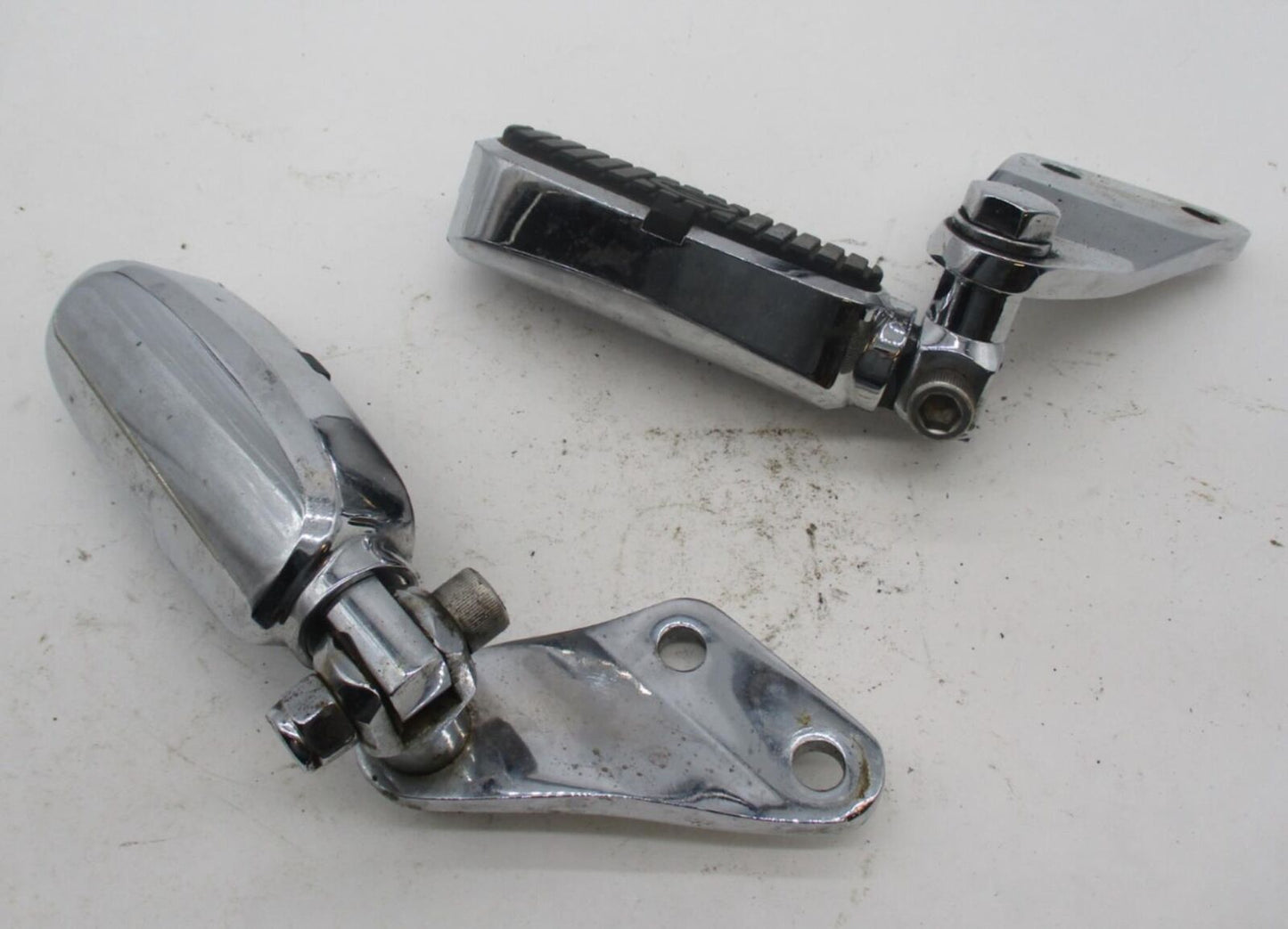 Harley Davidson Chrome Passenger Footpegs & Mounting Brackets