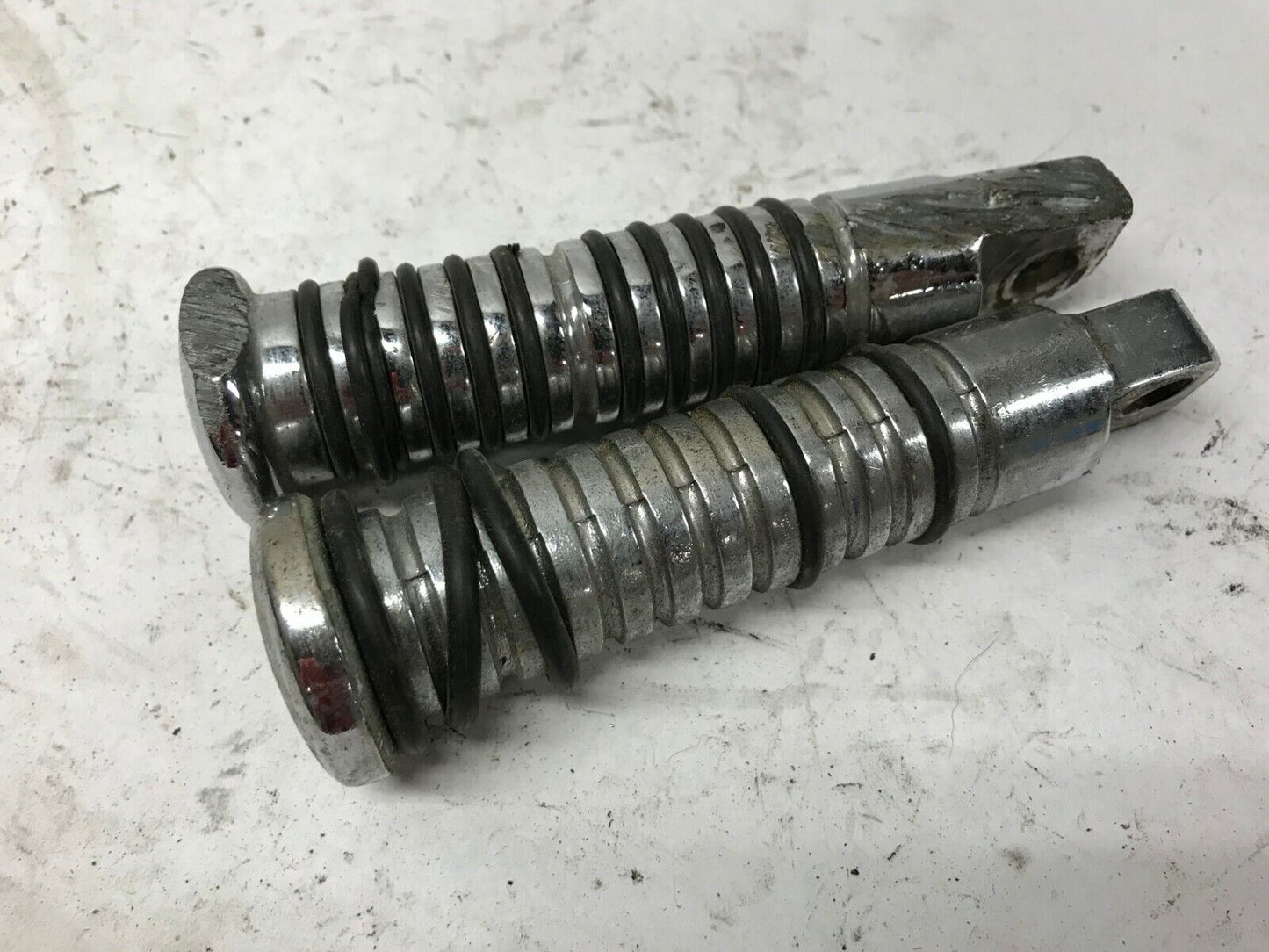 Pair Harley Shovelhead Sportster Foot Pegs Round Chrome Ribbed Bar Shield Logo