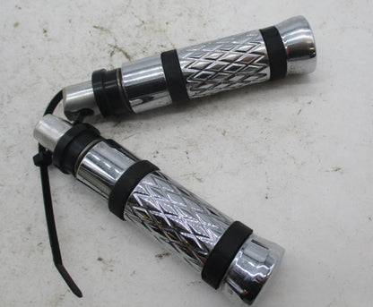 Pair of Harley Davidson Custom Style Chrome Diamond Pattern Round Pegs