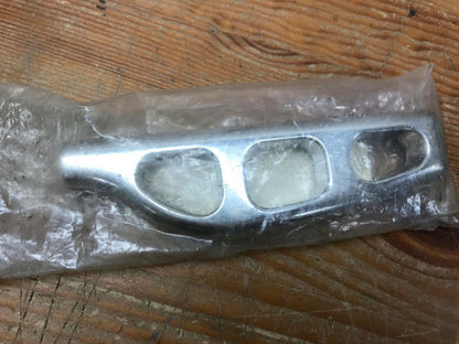 Chrome Flat Wing Right RT Footpeg FootRest For Harley Chrome NOS New