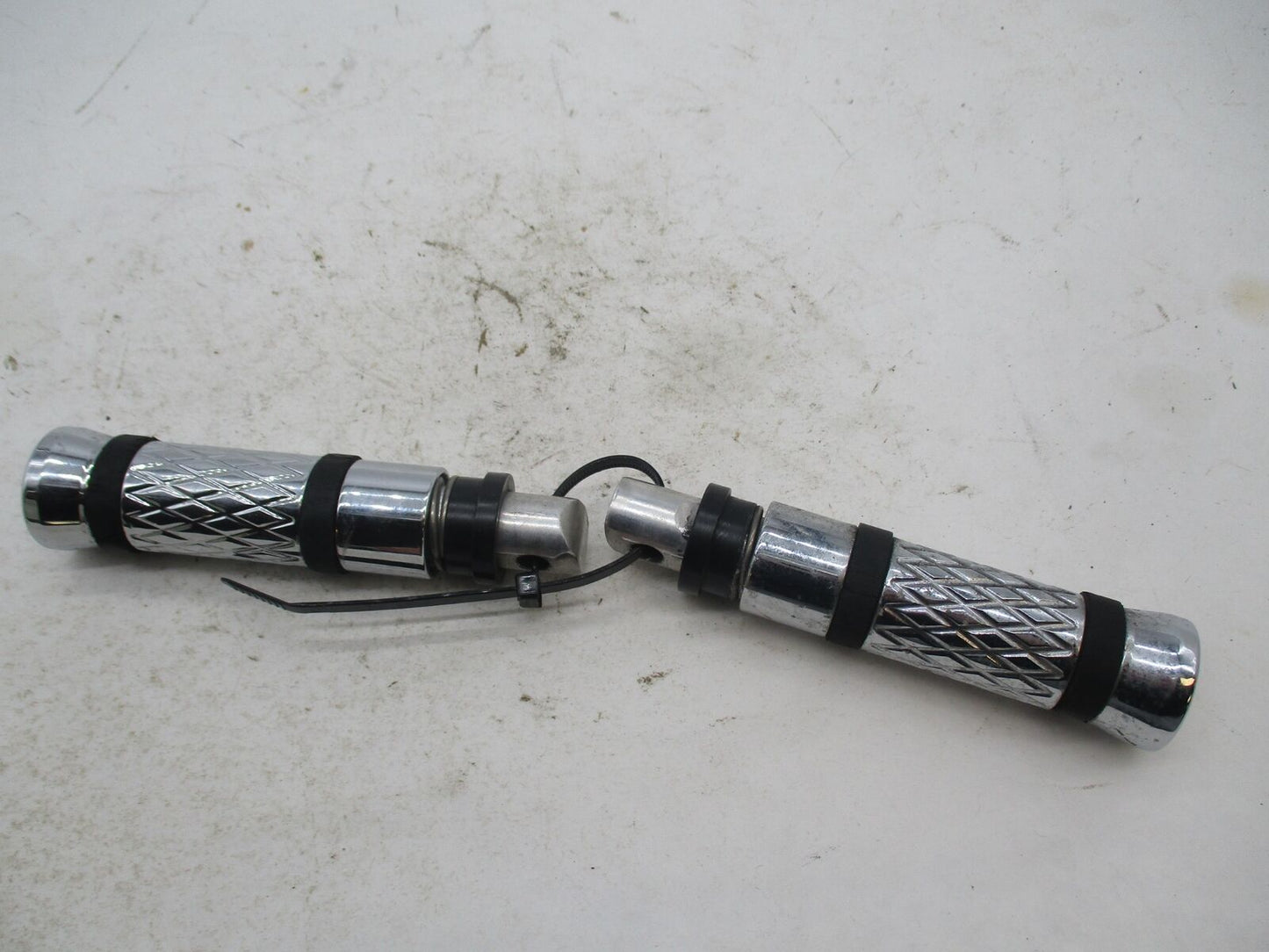 Pair of Harley Davidson Custom Style Chrome Diamond Pattern Round Pegs